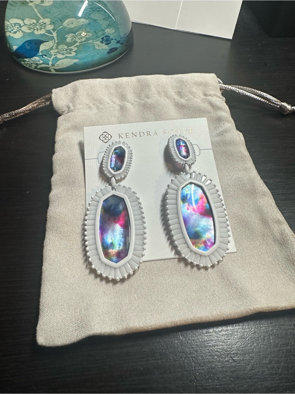 VGUC Kendra Scott Custom Matte White & Tie Dye Illusion Kaki Earrings